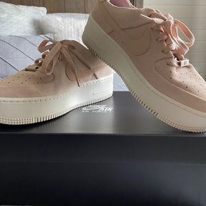Nike Air Force 1 pink size 9